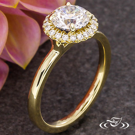 18Kt Yellow Gold Halo