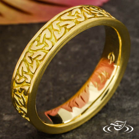 22K Yellow Gold Carved Celtic Band