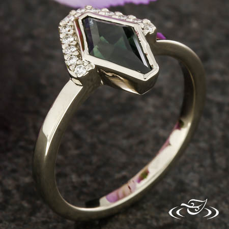 Kite Sapphire Ring