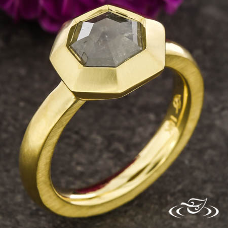 18Kt Yellow Gold Rustic Diamond Ring