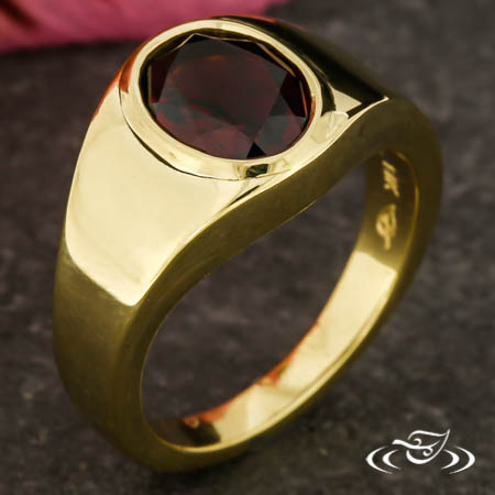 18K Yellow Gold And Garnet Ring