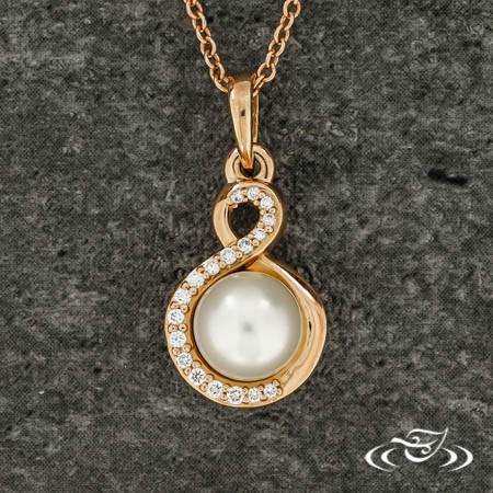 Pearl And Diamond Pendant 