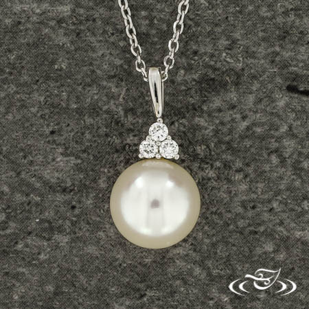 Pearl And Diamond Pendant 