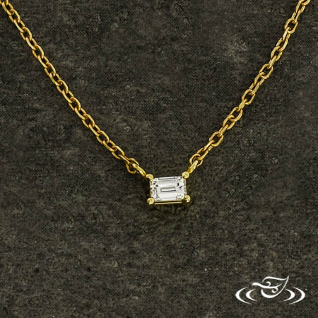 14Kt Yellow Gold Straight Baguette Diamond Necklace .07Ctw 