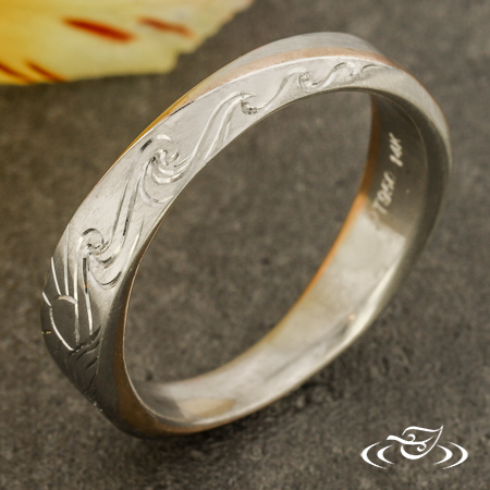 Mobius Band With Inlay And Engraving