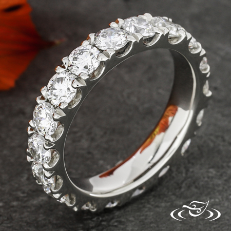 Fishtail Set Diamond Band