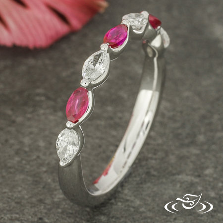 Plat MQ Band With Ruby And Diamond