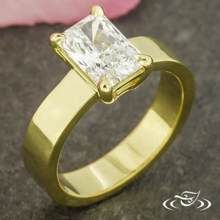 Radiant Cut Solitaire 