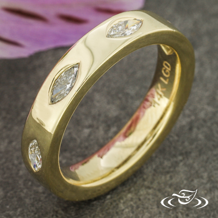 14Ky Flush Set Lab Marquise Diamond Band