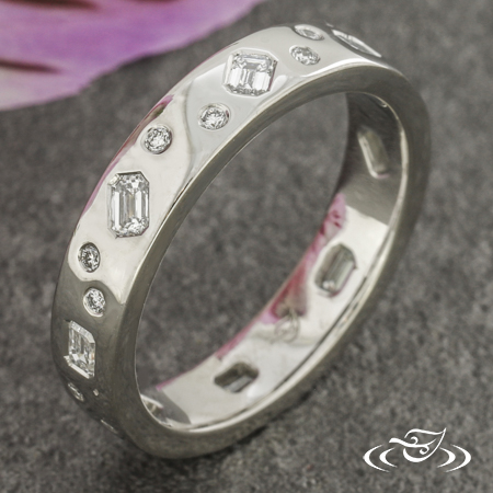 PT  Flush Set Emerald And Round Lab Diamond Scatter Band