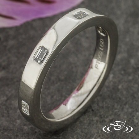 PT Flush Set Lab Emerald Diamond Band