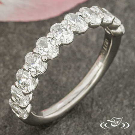PT Shared Prong Lab Oval Band