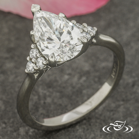 Pear Accented Solitaire 