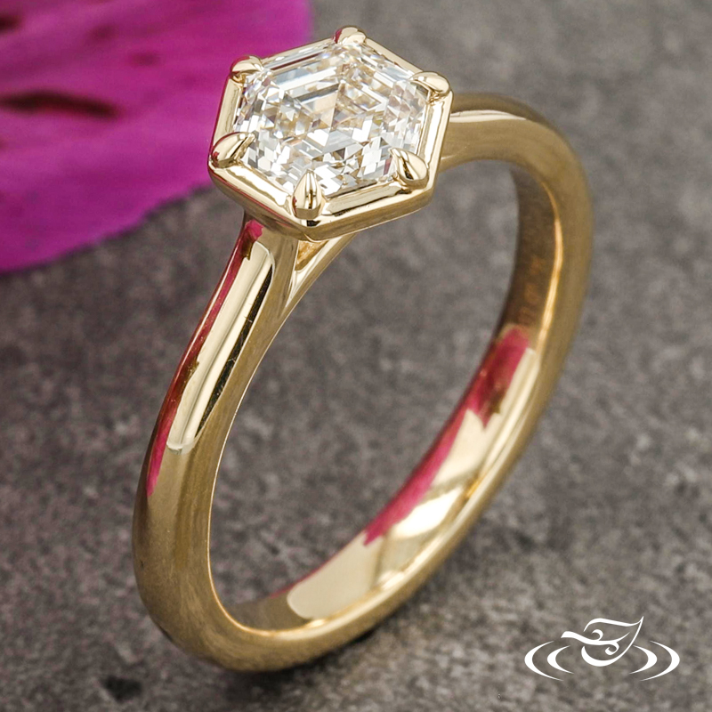 14Ky Hexagon Lab Diamond Solitaire