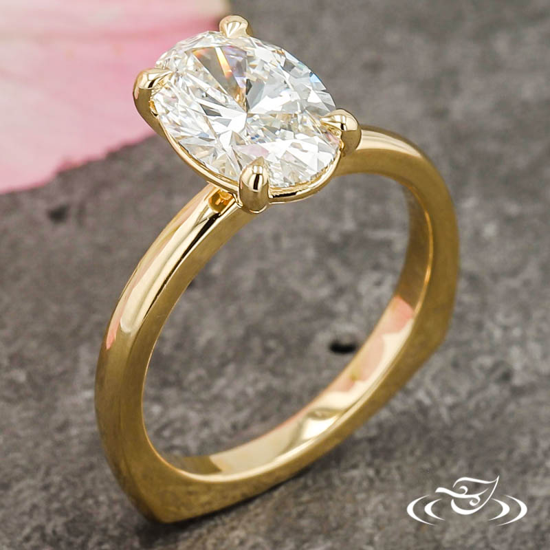 18Kt Yellow Gold Oval Solitaire