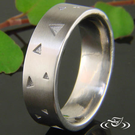 Carved Geometric Patterned Band
